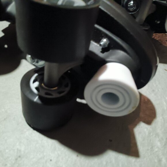 Mens size 8 new roller skates - Picture 5 of 6